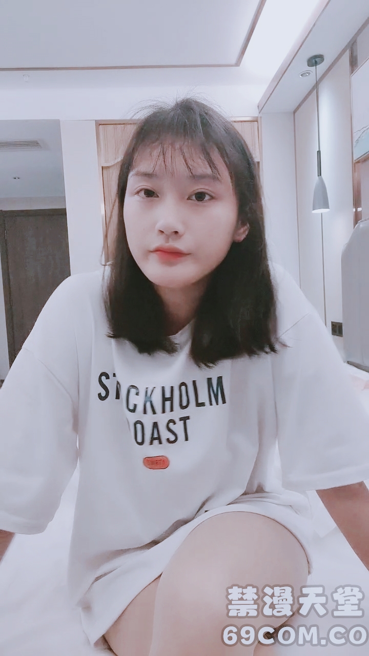 【禁漫直播】新来的清纯小妹妹全程露脸跟她的男友性爱啪啪,口交大鸡巴让小甜逼,各种姿势抽插把小妹都干疼了表情好骚...1