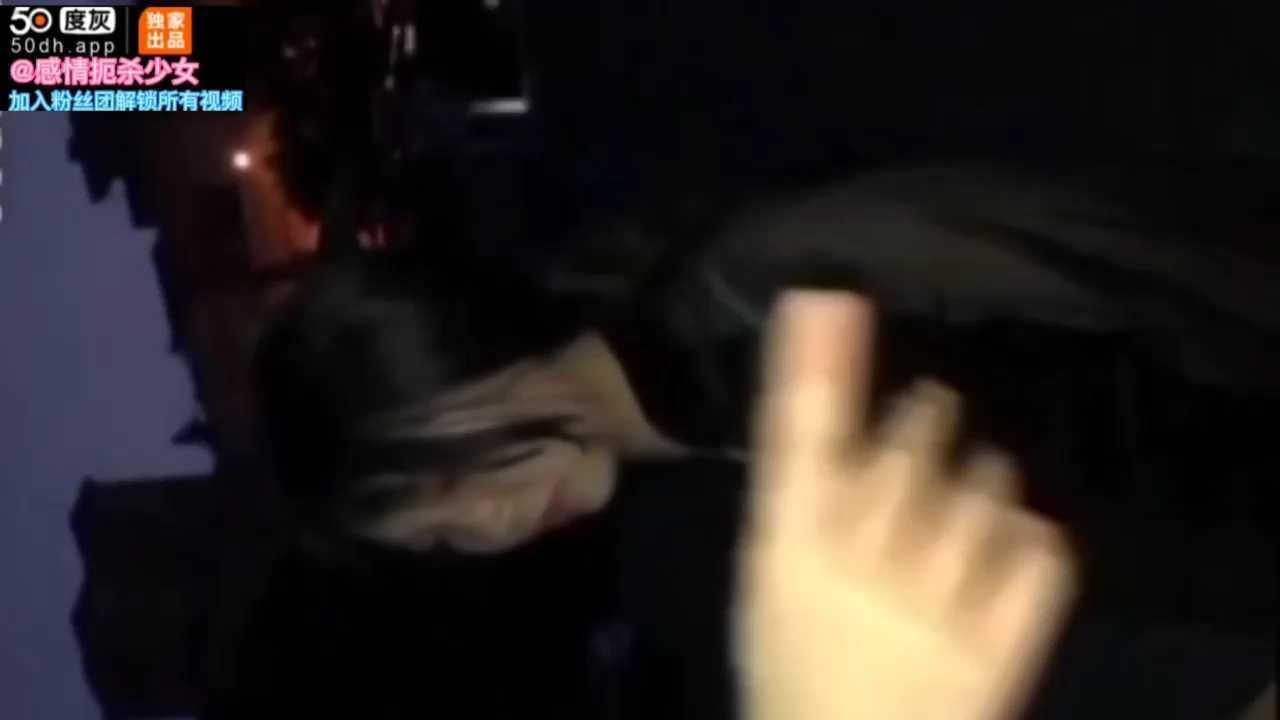 校园霸凌  放学后腼腆女孩被大姐大围起来打耳光脱衣服！拍照威胁..