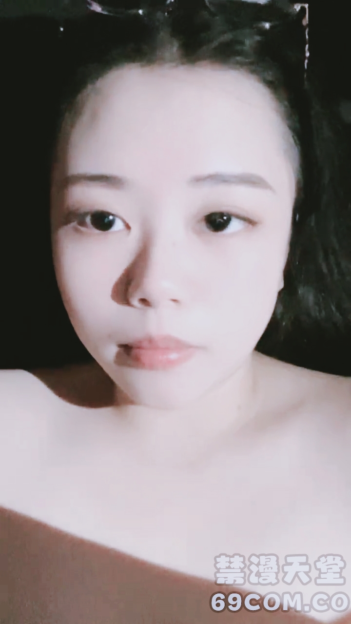 【禁漫直播】开着宝马王的小情侣,肉肉的女友带个眼镜卖力深喉户外车震无套啪啪疯狂舔逼...1