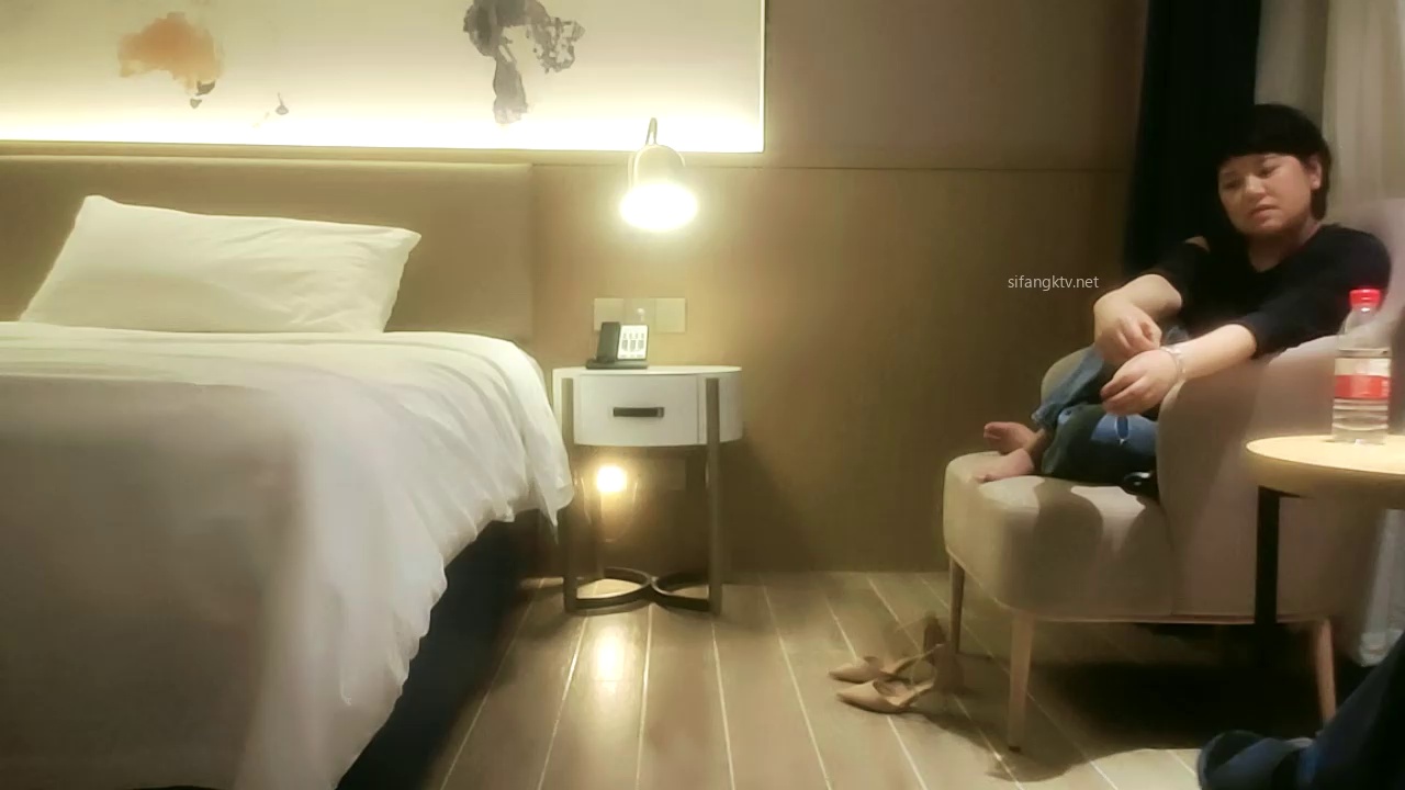 [直播] 推荐 【良家故事】23.05.25 偷拍 网恋 中年良家妇女收割机2天3女  随时都有新人 多线操作  14...1