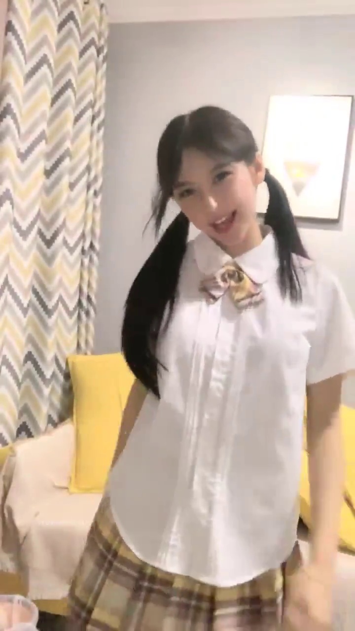 [直播] 推荐 超美女神   【偷走一头猪】调皮可爱   酒瓶子插逼震出尿 漂亮学生妹 清纯外表下这么淫骚..